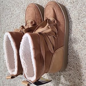 NWT Universal Thread Boots Size 7